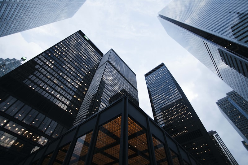 Edificio corporativo, arrendamiento de bienes inmuebles